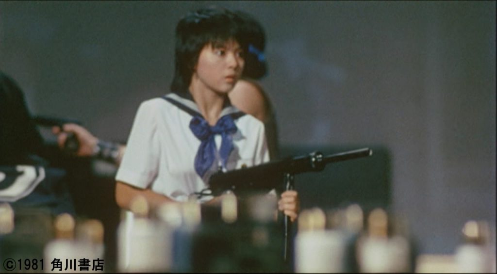 セーラー服と機関銃よりマシンガン発射シーン